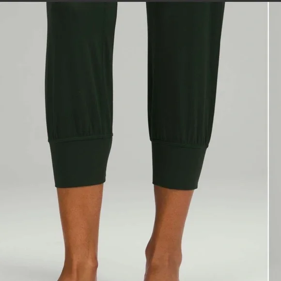 Lululemon Align High-Rise Cropped
Jogger

Rainforest Green - Picture 3 of 5